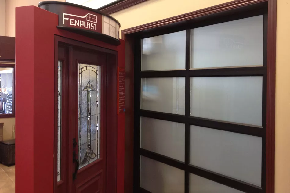 Salle de montre à Rimouiski avec porte de garage California de Garaga